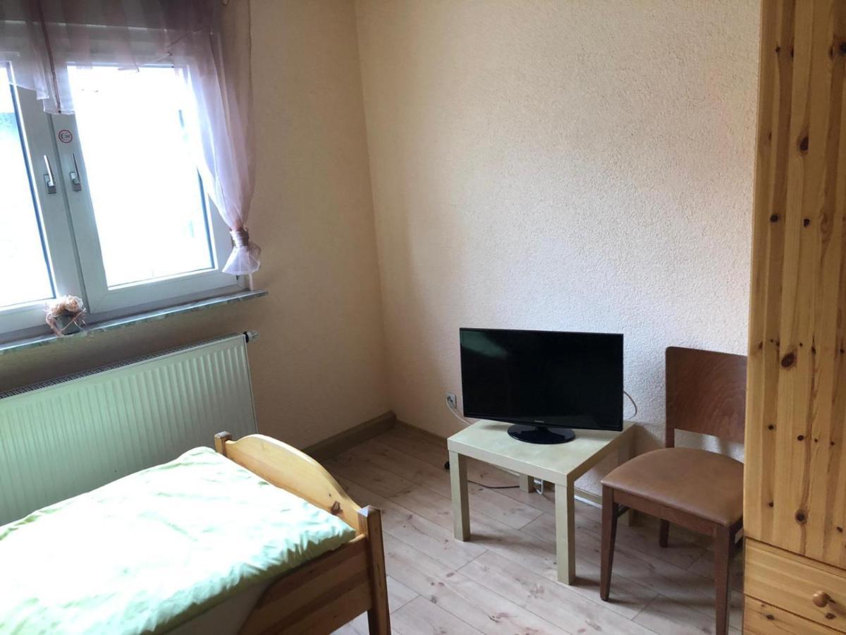 Monteurunterkunft Oberhausen-Rheinhausen Buitenkant foto