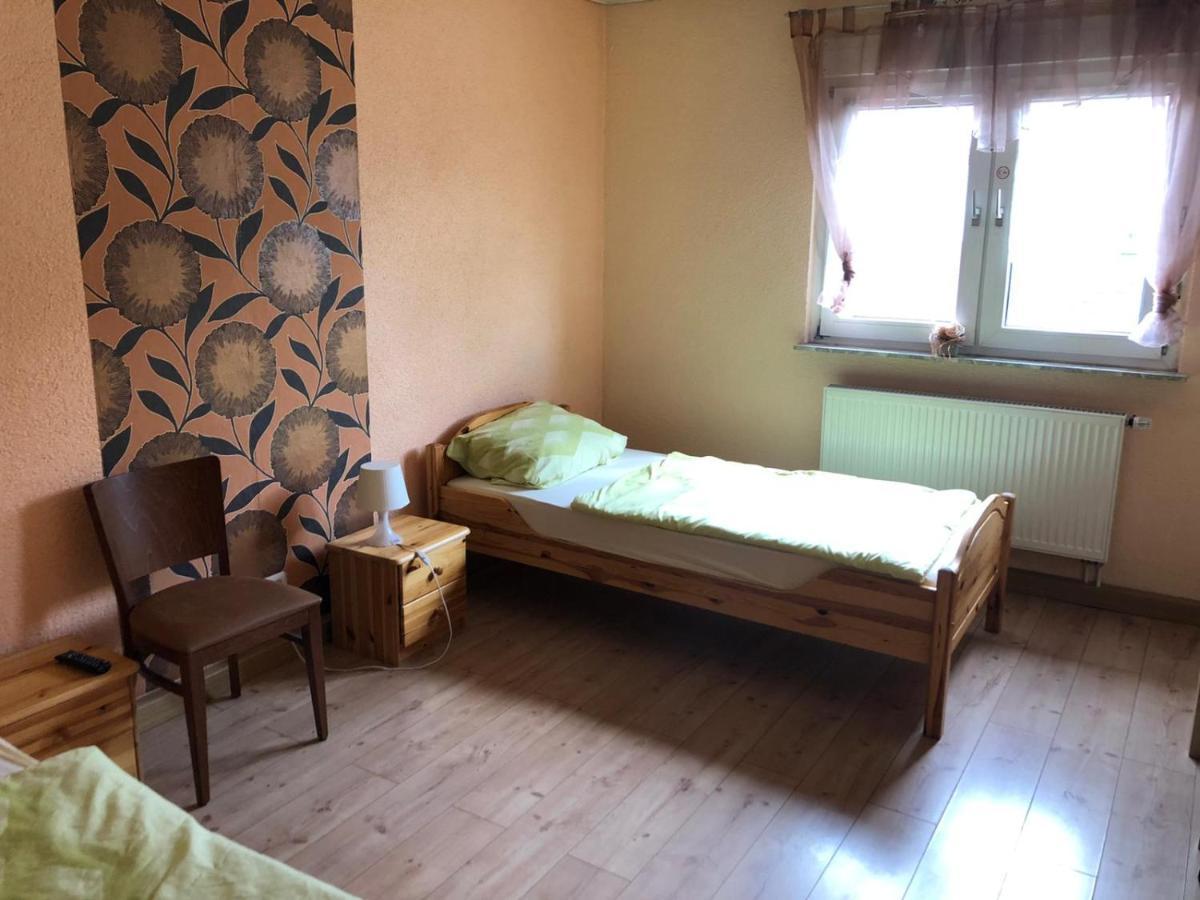 Monteurunterkunft Oberhausen-Rheinhausen Buitenkant foto